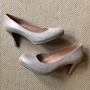 🚚 Moving Sale! Naturalizer Heels- Make an Offer!